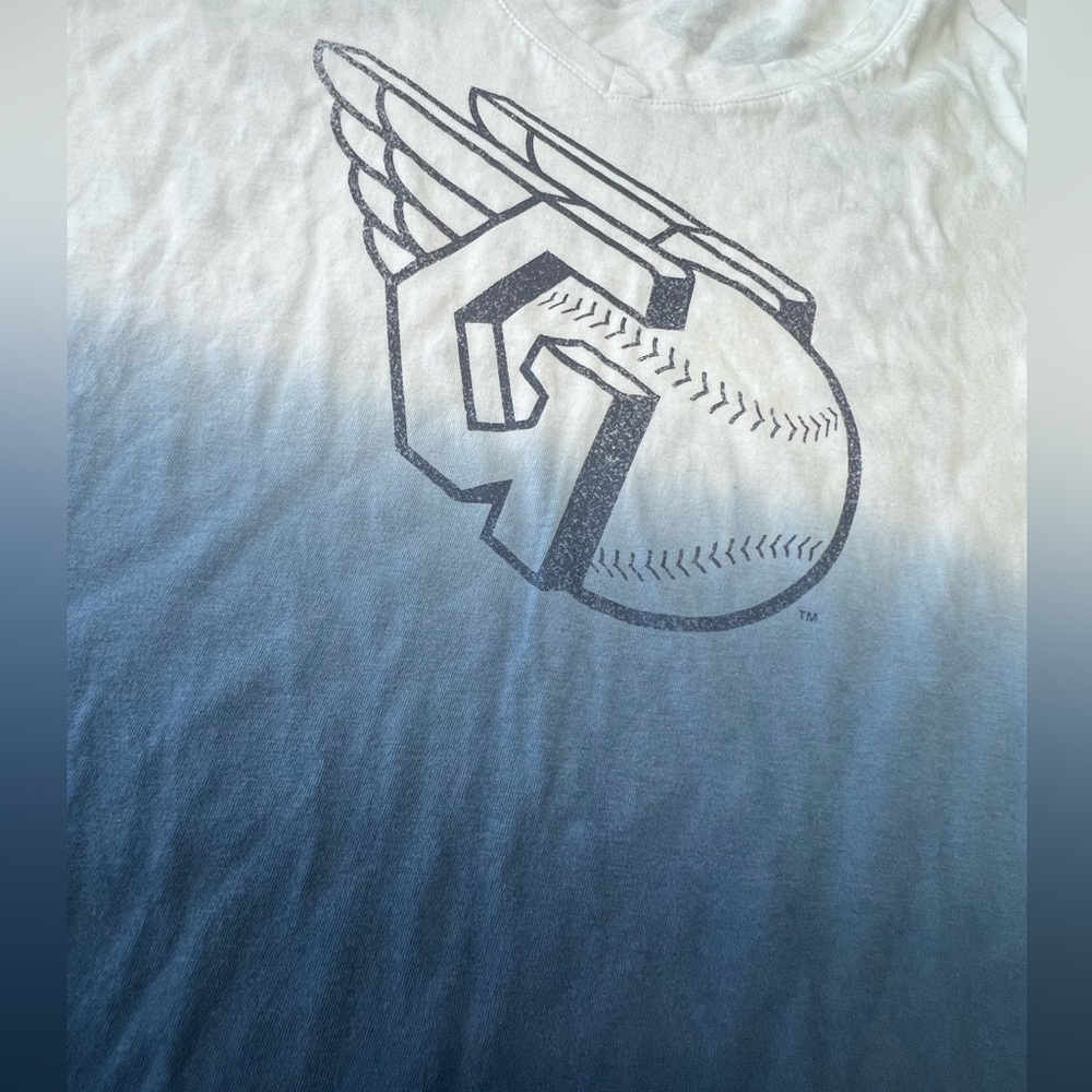 New Era Cleveland Guardian Blue Dye V-Neck T-Shirt MLB Women's Sz Small NWT - Picture 3 of 8